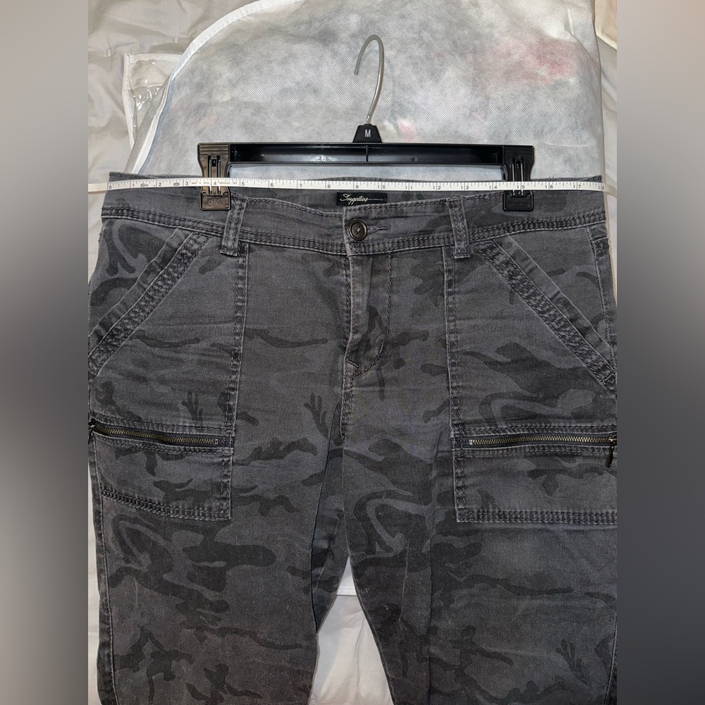 Supplies Women’s Black Camouflage Cargo stretch pants Size 12